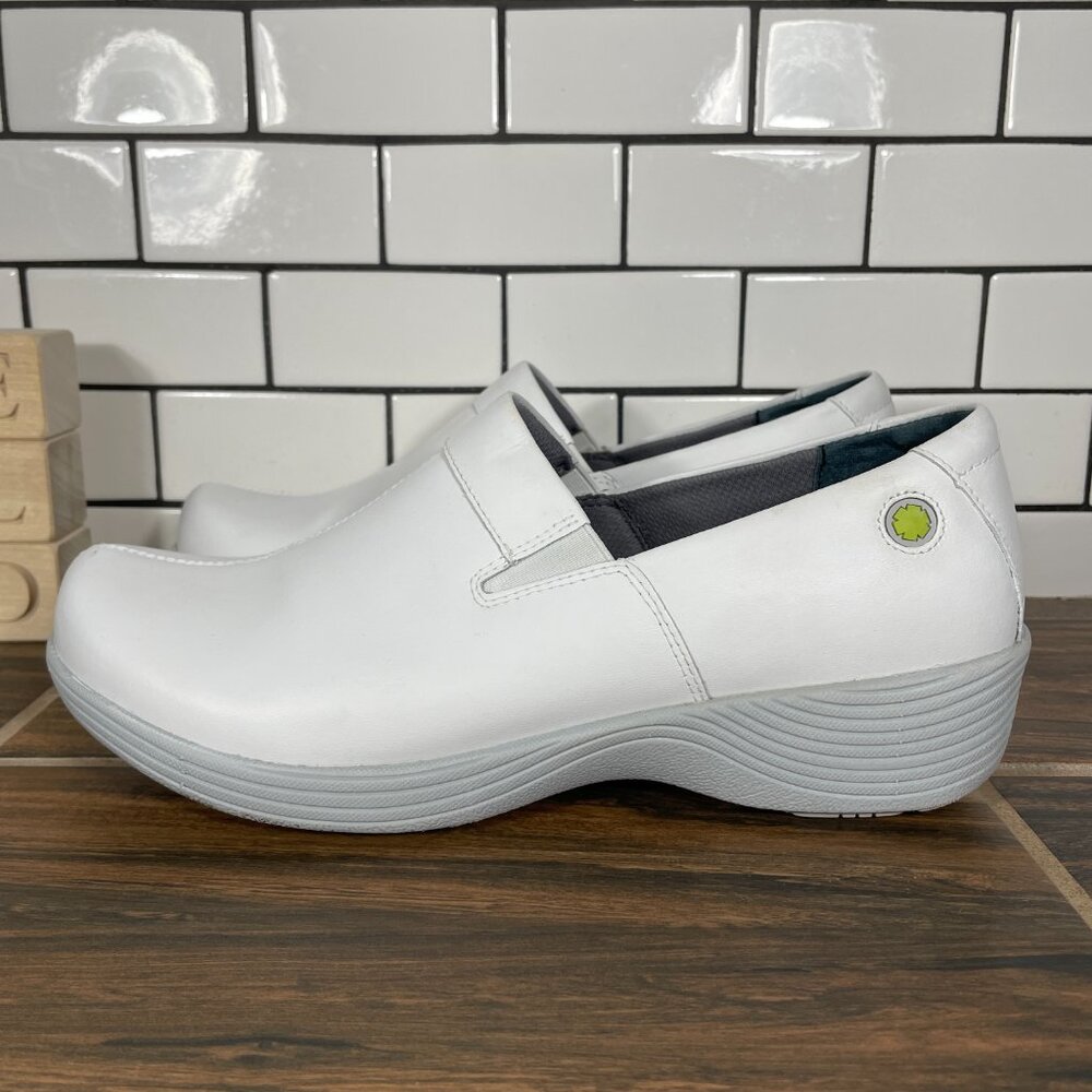 Dansko Work Wonders Coral Shoes Womens Size EU 41 White Leather Slip On Clogs